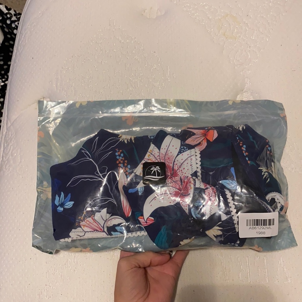 cupshe bikini bottom and top size L